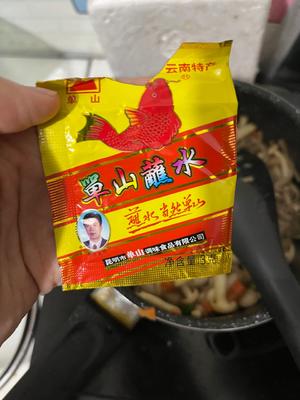 荞麦面炒白玉菇的做法 步骤8