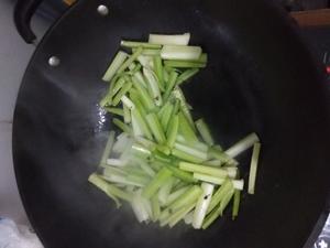 脆嫩爽滑的白玉菇的做法 步骤4
