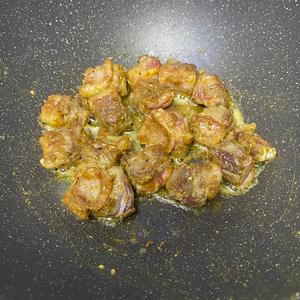 香浓牛肉咖喱饭 （苹果洋葱版）的做法 步骤7