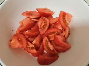 减脂西红柿白玉菇汤的做法 步骤2