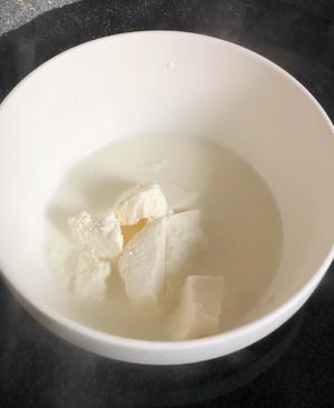 2蛋奶油奶酪戚风蛋糕6寸的做法 步骤2