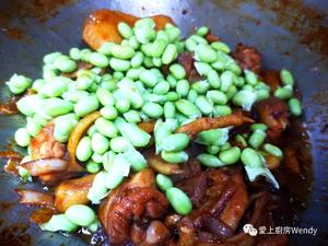 白玉菇毛豆炒鸡的做法 步骤6