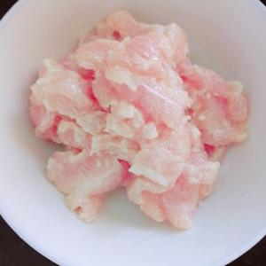 白玉菇番茄肉片汤的做法 步骤3