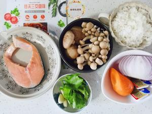 三文鱼杂菇烩饭【佳沃鲜生】& 三文鱼鲜松饭团【馋熊同学】的做法 步骤1