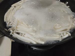 鲜炒白玉菇的做法 步骤1