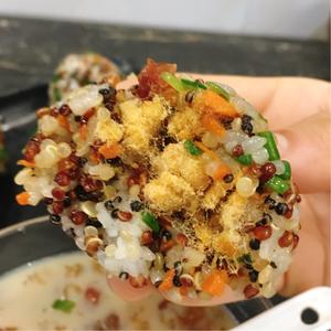 简单又有食欲的藜麦饭团【多种米混合】的做法 步骤10