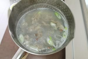 番茄肥牛黑椒烩饭(熟饭版)的做法 步骤1