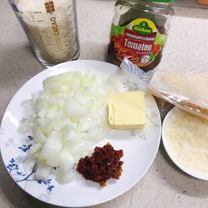 番茄意大利烩饭Risotto al pomodoro的做法 步骤1