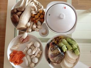 鱼鲜菌菇煲的做法 步骤1