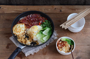 平底锅香肠煲仔饭（3-4人份）的做法 步骤8