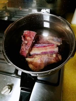 好吃到爆的土豆牛肉焗饭的做法 步骤3