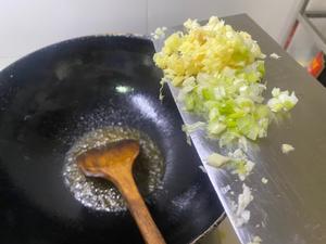 黑珍珠¥138一例的韭菜雪花牛肉焗饭的做法 步骤9