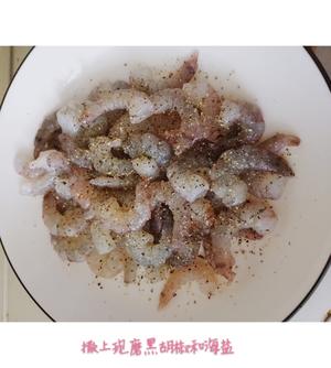 芝士虾仁焗饭（内附小视频，微波炉和烤箱2个版本）的做法 步骤1