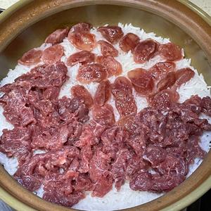 腊味牛肉煲仔饭的做法 步骤4