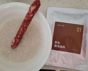 野菌腊肠煲仔饭的做法 步骤3