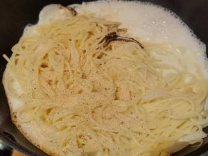 龙虾海鲜奶汁意面的做法 步骤11