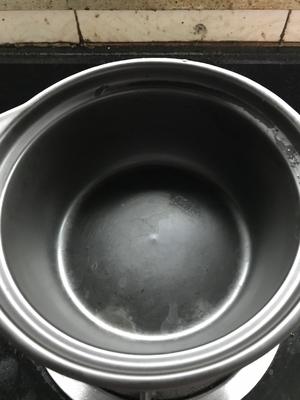 广式腊肠煲仔饭(简单得很)的做法 步骤1