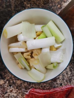 火锅料炒大闸蟹的做法 步骤7
