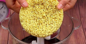 方便面的神仙吃法?的做法 步骤1