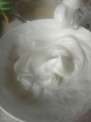 不用烤箱也能做出松软美味的蛋糕，蒸粘米粉(大米粉)蛋糕的做法 步骤6