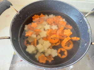 兔子咖喱鸡腿饭的做法 步骤4