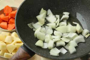 基德礼帽牛腩咖喱饭的做法 步骤6
