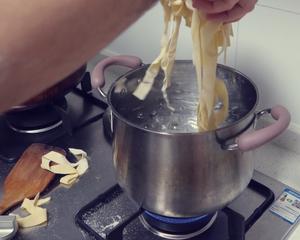 手工宽意大利面配奶油蘑菇Pappardelle ai Funghi的做法 步骤18