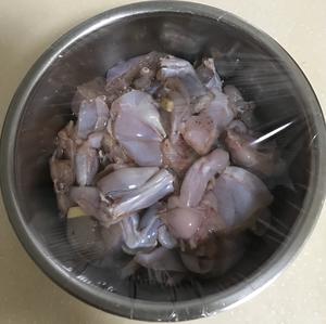 家庭版干锅牛蛙的做法 步骤3