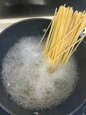 夏日宝藏虾仁柠檬意面Pasta linguine al limone的做法 步骤2