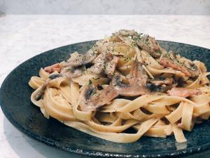 用牛奶代替奶油的培根蘑菇意大利面? Creamy bacon mushroom fettuccine的做法 步骤12