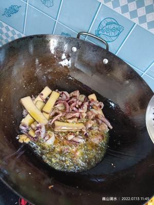 干锅鱿鱼土豆的做法 步骤5