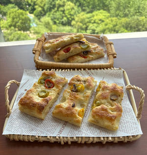 超级治愈玩面法：橄榄油蒜香Focaccia（佛卡夏）的做法 步骤25