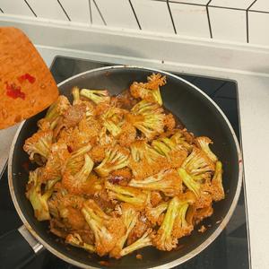不焯水超级懒人干锅花菜（并且少油健康）的做法 步骤10