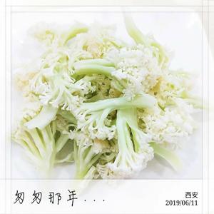 干锅有机花菜的做法 步骤2