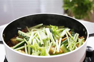冷冻小龙虾尾怎样做好吃？教你这个做法！的做法 步骤8