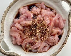 火锅店同款 | 家庭版小酥肉?吃了停不下来的做法 步骤2