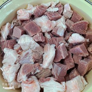 红烧牛肉面（火锅底料版 够味）的做法 步骤1