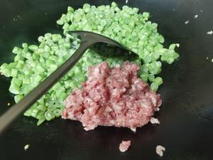 橄榄菜豆角肉沫炒饭的做法 步骤3