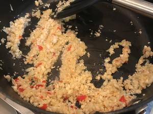 蒜蓉粉丝蒸海鲜（元贝，虾，扇贝肉、生蚝）的做法 步骤4