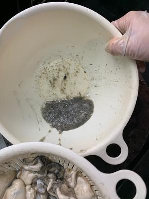 全网独家最方便最简单的清洗生蚝的方法的做法 步骤4