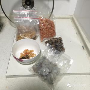 干贝鲜虾牡蛎粥的做法 步骤1