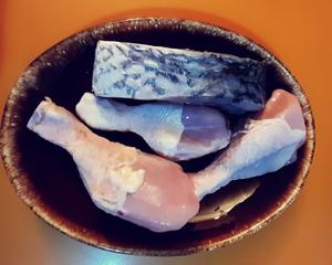【酱烧海虹鲜鱼鸡腿】的做法 步骤2