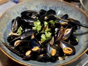 Moules marinières with Riesling/诺曼底风情?贻贝配雷司令的做法 步骤6