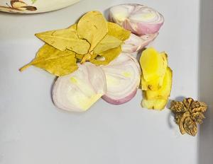 【家常菜】番茄土豆焖牛腩的做法 步骤5