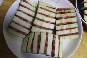 腊肠蒸茄子：鲜、咸、香、下饭，家常蒸菜的做法 步骤3
