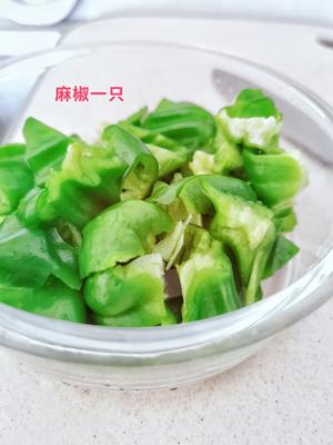 快手菜|青椒土豆片的做法 步骤2