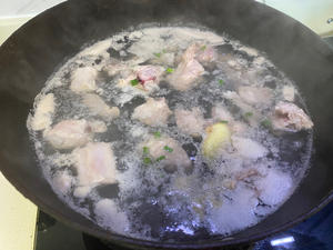 油豆腐焖排骨(快手菜)的做法 步骤2