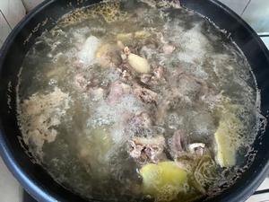 土豆焖鸭(超级下饭菜啊）的做法 步骤4