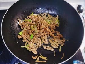 快手下饭菜——【胡萝卜丝炒肉丝】的做法 步骤6