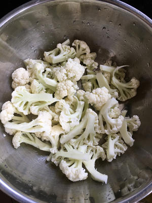 鲜美下饭༄「花菜炒大虾???」༄的做法 步骤1